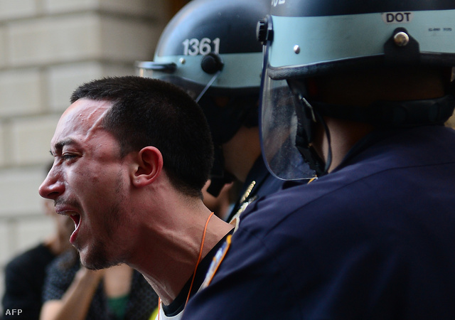 Occupy tüntetők a Wall Streeten (Fotó: Emmanuel Dunand / AFP) 