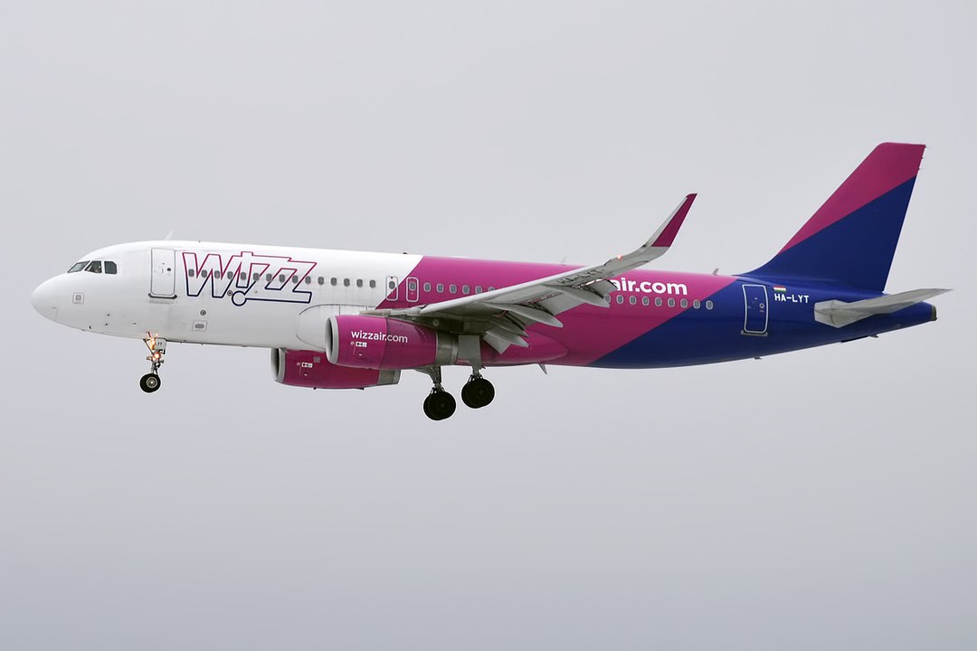 Wizz Air Airbus A321neo repülőgép landolás