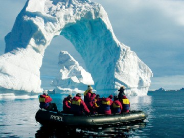 Ökoturisták az Antarktiszon