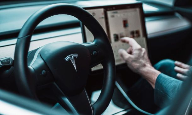Tesla Model 3 akkupakk csere
