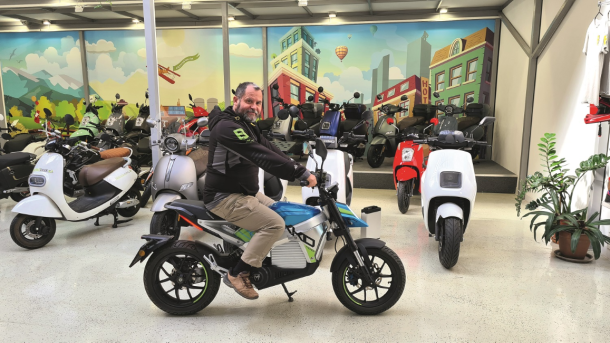 Elektrobiker elektromos robogó