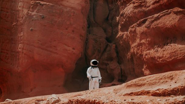 Lunar Embassy telek Mars vétel