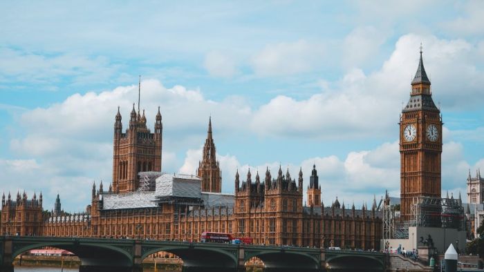 bankszámla brit nő jogosultság halott